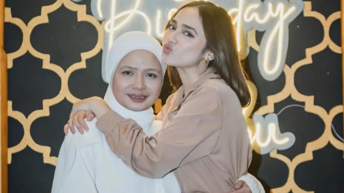 7 Foto Kedekatan Syifa Hadju dan Ibunda, Mimpi Setiap Anak Perempuan