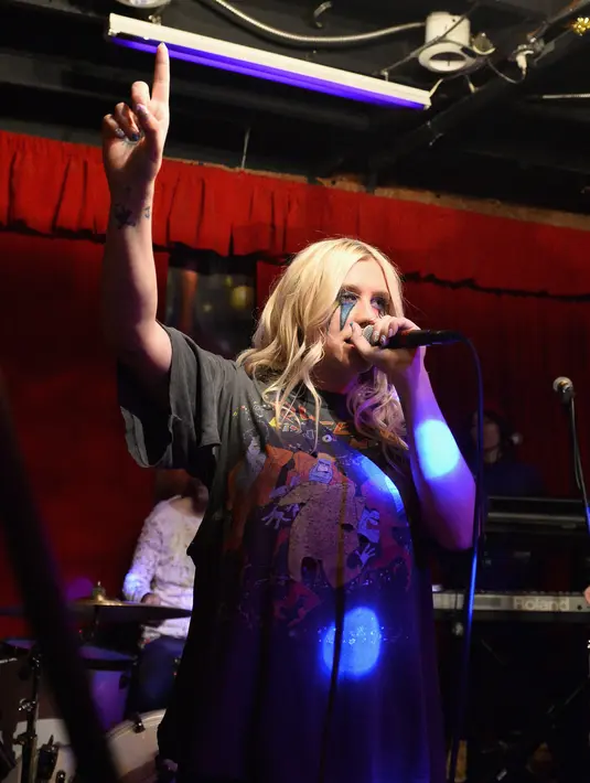 Pelantun lagu 'Tik-Tok', Kesha tengah memperpanjang urusan kasus diduga pelecehan seksual yang telah dialaminya oleh sang manager rekamannya yang diketahui bernama Dr. Luke. (AFP/Bintang.com)