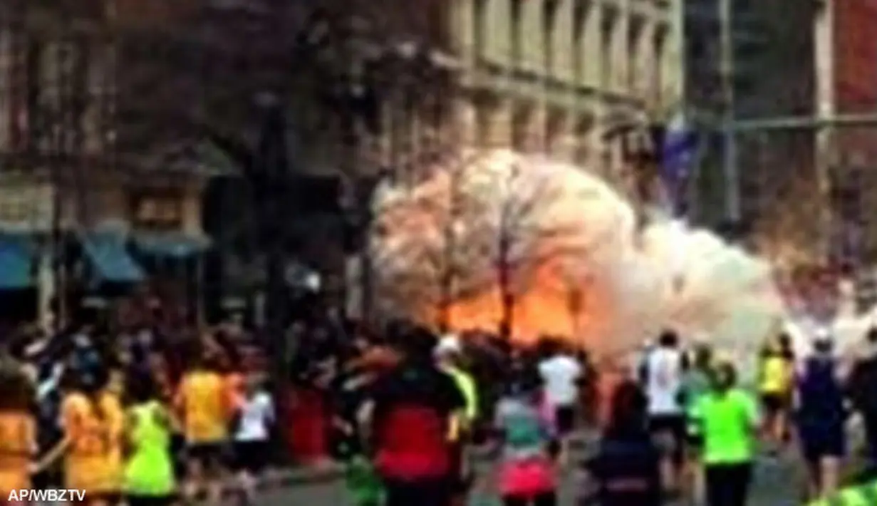 Ledakan BomBoston yang pertama di dekat lokasi Garis Finish.