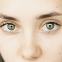 Dark circle, eye bags dan puffy eyes merupakan kondisi mata yang berbeda dan butuh penanganan yang berbeda pula. (Foto: unsplash.com)