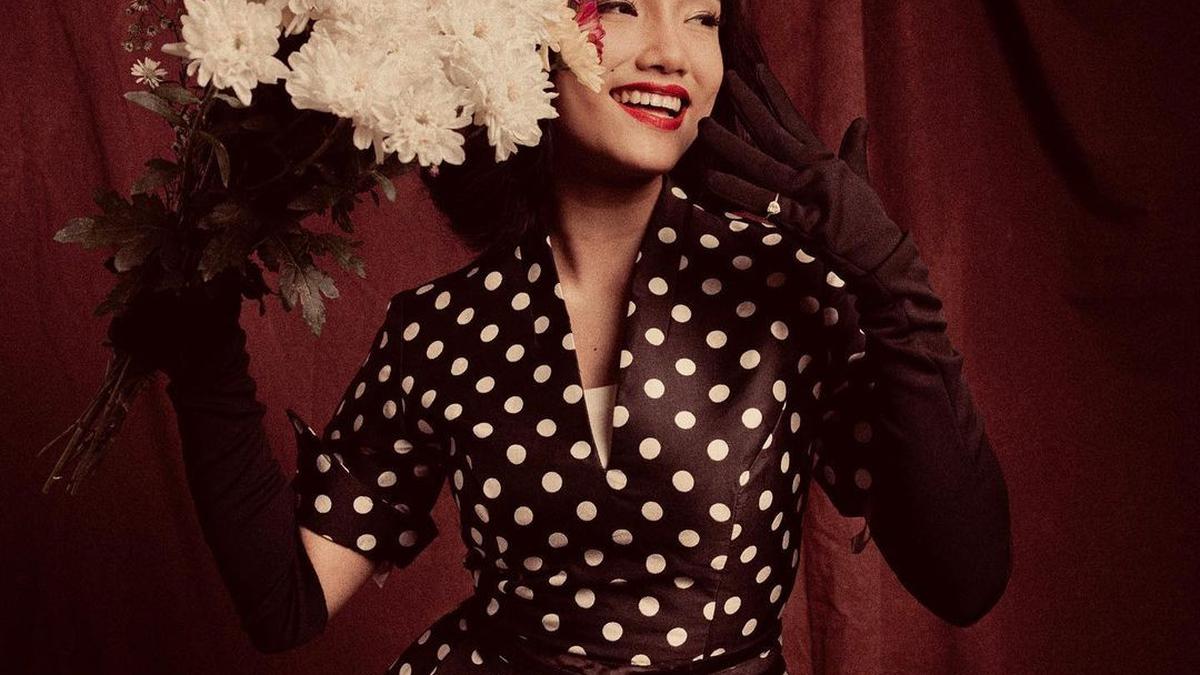 15 Outfit Vintage Wanita Kekinian untuk Gaya 2025, Tampil Timeless