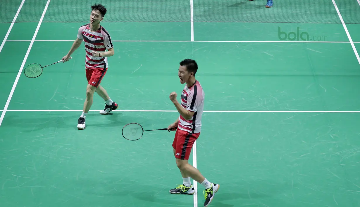 Ekspresi Kevin Sanjaya/Marcus Gideon meraih poin atas Mads Conrad/Mads Pieler pada perempat final ganda putra Indonesia Open 2018 di Istora Senayan, Jakarta, (6/6/2018). Kevin/Marcus menang 20-22, 22-20, 21-18. (Bola.com/Nick Hanoatubun)