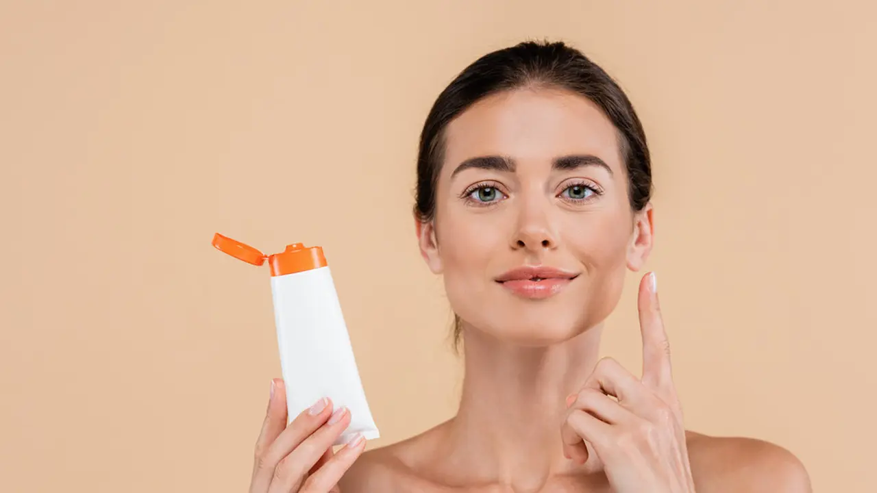 Tips Menggunakan Sunscreen untuk Kulit Berminyak, Biar Makin Flawless dan Bebas Kilap