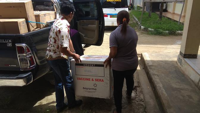 Pengiriman vaksin MRP ke Kabupaten Jayapura. (Liputan6.com/Katharina Janur)