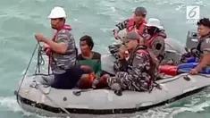 Seorang pria selamat dari tsunami Selat Sunda.