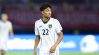 Pemain Timnas Indonesia, Adrian Wibowo, saat melawan Timnas Lebanon dalam laga FIFA Matchday 2025 di Stadion Gelora Bung Tomo, Surabaya, Senin (8/9/2025). (Bola.com/Abdul Aziz)