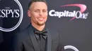 Steph Curry mengatakan bahwa dirinya takkan datang ke White House untuk merayakan kemeenangan Golden State Warriors di NBA Championship. (MATT WINKELMEYER / GETTY IMAGES NORTH AMERICA / AFP)