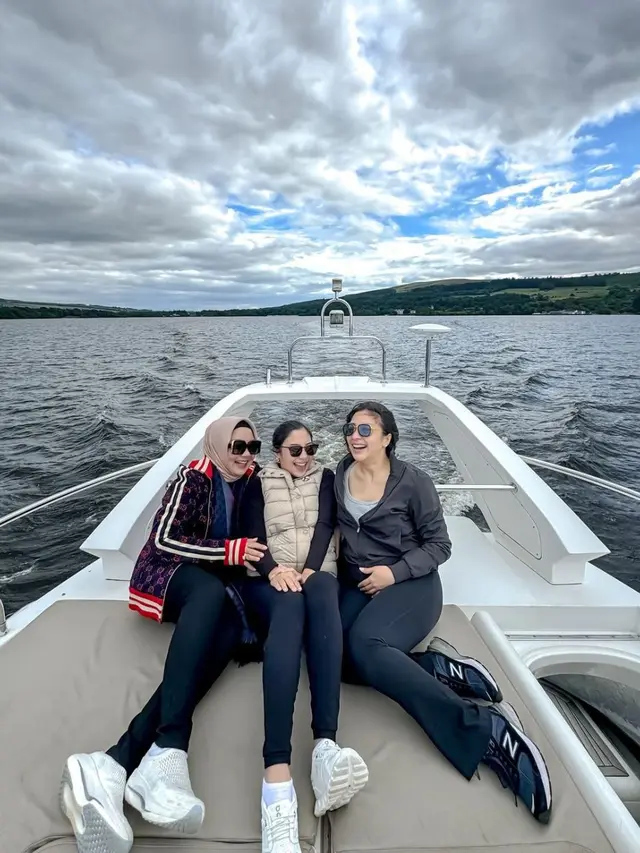 7 Potret Winona dan Nikita Willy Baby Moon Bareng Keluarga ke Inggris