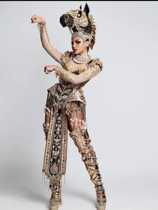 4.Wakili Indonesia di Miss Supranational 2021, Jihane Almira mengenakan kostum nasional bertema ‘The Dashing of Equus Caballus. (Instagram/ jihanealmira).
