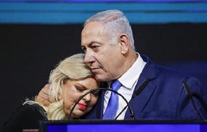 Perdana Menteri Israel Benjamin Netanyahu dan Istri Sara Netanyahu. (Dok. AFP/Thomas Coex)