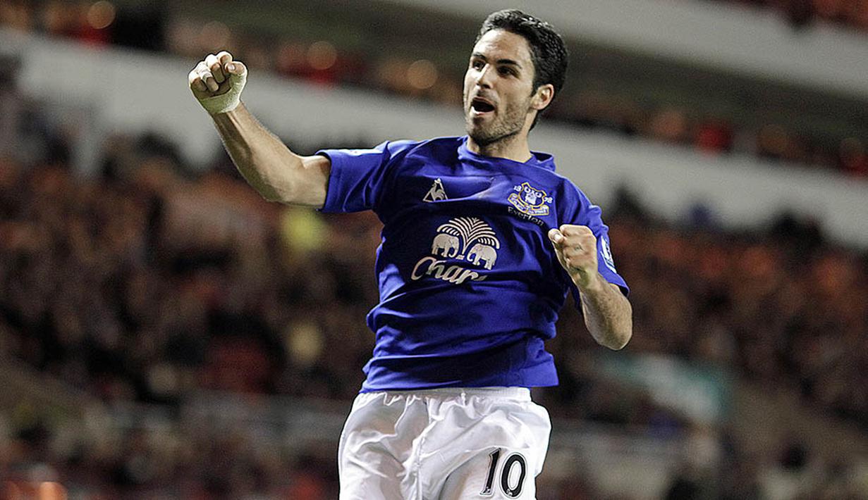 3. Mikel Arteta (Januari 2005) - Didatangkan Everton dari Sociedad dengan mahar 2 juta poundsterling. Dirinya sukses membawa Everton duduk di posisi empat klasemen akhir Liga Inggris sebelum akhirnya pindah ke Arsenal. (AFP/Graham Stuart)