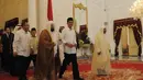 Presiden Jokowi beserta Imam Besar Masjidil Haram usai menggelar pertemuan di Istana Merdeka, Jakarta, Jumat (31/10/2014). (Liputan6.com/Herman Zakharia) 