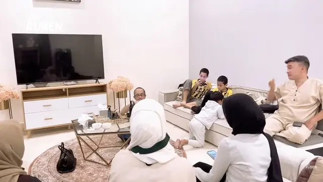 Potret Ruang TV Rumah Ruben Onsu