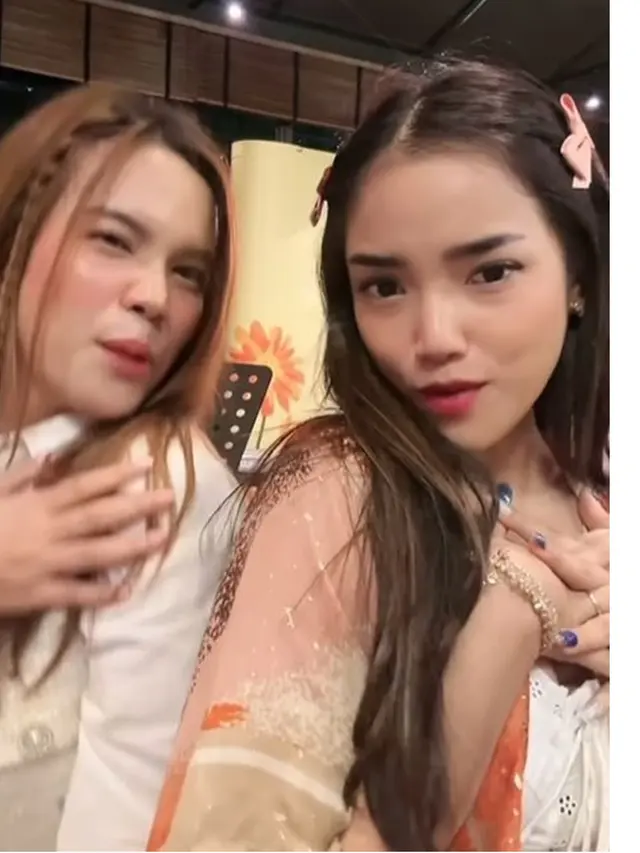 6 Potret Sinta Keong Racun Ajak Fuji Joget Video Lawasnya, Curi Perhatian