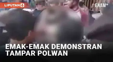 Simpatisan Partai Prima yang tidak lolos verifikasi KPU untuk peserta pemilu 2024 gelar unjuk rasa di depan kantor KPU, Menteng. Sejumlah wanita peserta demo terekam bersitegang dengan aparat keamanan. Hingga terjadi dugaan penamparan oleh seorang em...