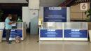 Aktivitas Posko Informasi Pengalihan Operasional di Bandara Halim Perdanakusuma, Jakarta, Rabu (26/1/2022). Bandara Halim Perdanakusuma ditutup selama 3,5 bulan untuk proses revitalisasi. (merdeka.com/Imam Buhori)