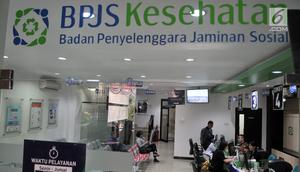Suasana pelayanan BPJS Kesehatan di Jakarta, Rabu (28/8/2019). Menkeu Sri Mulyani mengusulkan iuran peserta kelas I BPJS Kesehatan naik 2 kali lipat yang semula Rp 80.000 jadi Rp 160.000 per bulan untuk JKN kelas II naik dari Rp 51.000 menjadi Rp110.000 per bulan. (merdeka.com/Iqbal S. Nugroho)