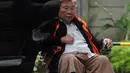 Dirut PT. WKE, Budi Suharto saat tiba menggunakan kursi roda di Gedung KPK, Jakarta, Senin (14/1). Budi Suharto diperiksa sebagai tersangka kasus suap sejumlah proyek pembangunan Sistem Penyediaan Air Minum (SPAM). (merdeka.com/Dwi Narwoko)