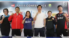 Pebulutangkis andalan Indonesia berpose usai memberi keterangan terkait kesiapan menghadapi lawan di turnamen Indonesia Open 2019, Istora Senayan Jakarta, Senin (15/7/2019). Indonesia Open 2019 akan dihelat pada 16-21 Juli 2019. (Liputan6.com/Helmi Fithriansyah)