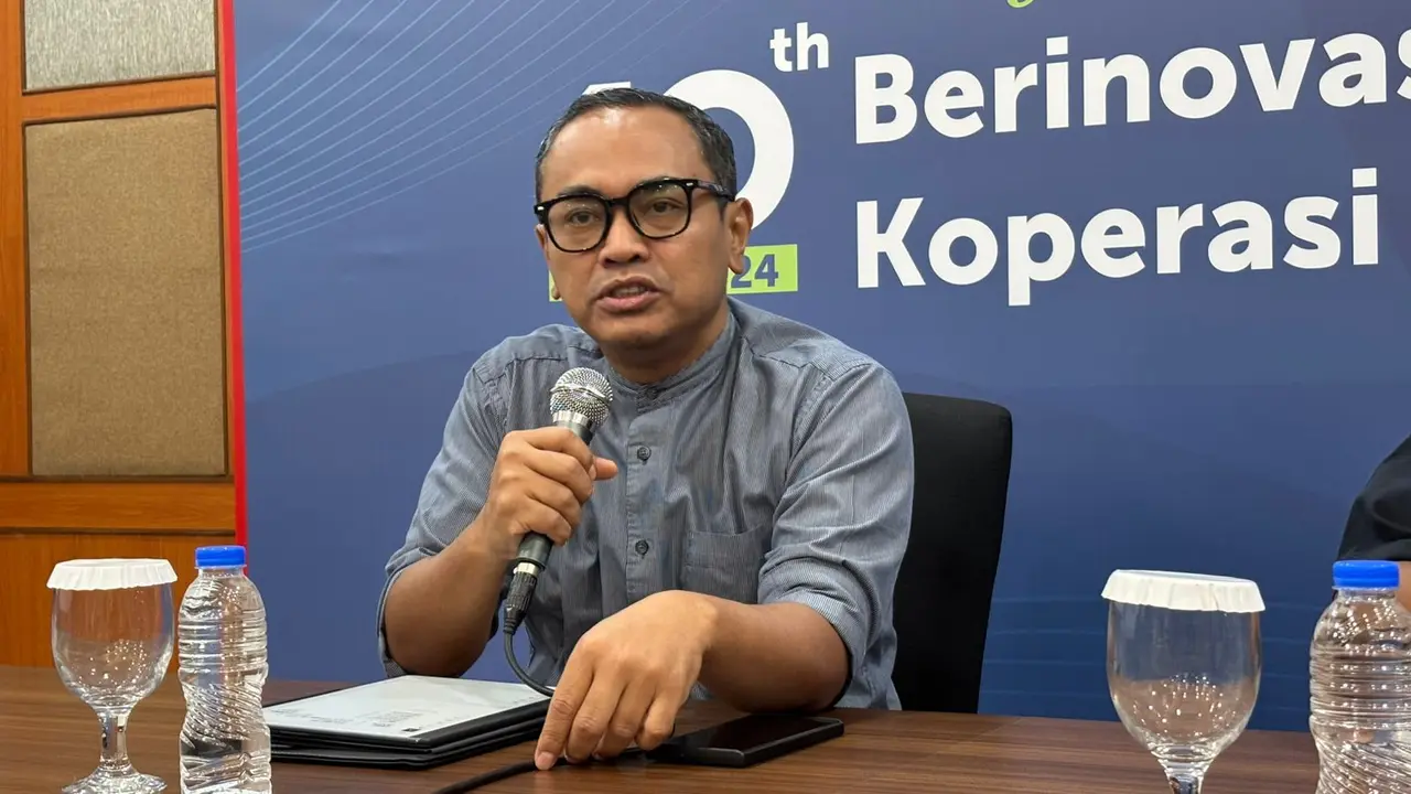 Direktur Utama SMESCO Indonesia, Wientor Rah Mada dalam konferensi pers Capaian 10 Tahun Kinerja BLU SMESCO KemenKopUKM, di Kementerian Koperasi dan UKM, Jakarta Selatan, Kamis (17/10/2024). (Tira/Liputan6.com)