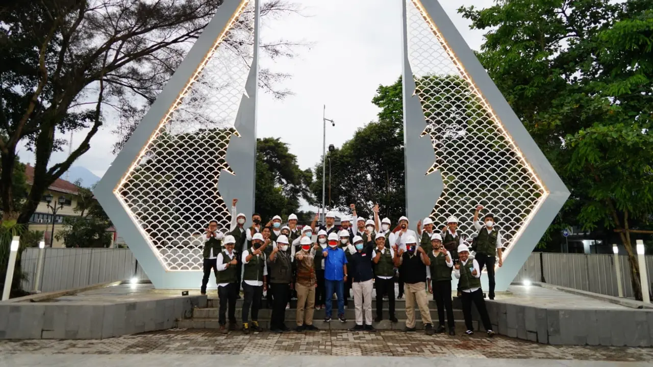 Kawasan Alun-alun Garut memiliki banyak sejarah dalam perkembangan kota dodol sejak lama, sehingga layak dijadikan salah satu simbol kebanggaan masyarakat.
