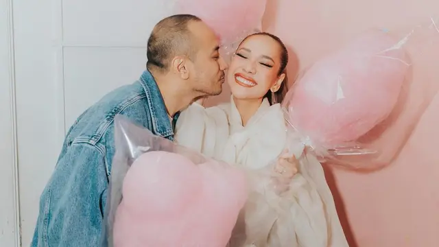 Deretan Pasangan Artis Rayakan Valentine, Romantis Saling Beri Kado dan Bunga