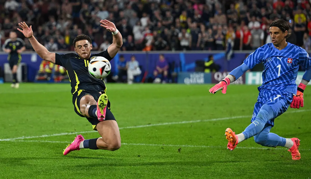 Skotlandia dan Swiss harus puas berbagi poin usai bermain imbang 1-1. (OZAN KOSE / AFP)
