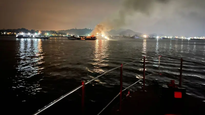Kapal Dumai Line 5 Terbakar