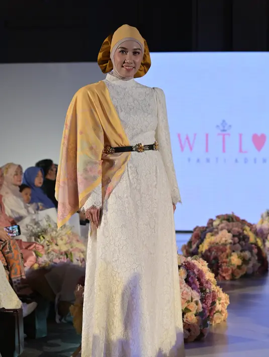 <p>Membawa 3 koleksi, salah satunya Ready to wear yang diberi nama Wlove. Koleksi ini bisa jadi ide outfit selama bulan Ramadan. [Scarf]</p>