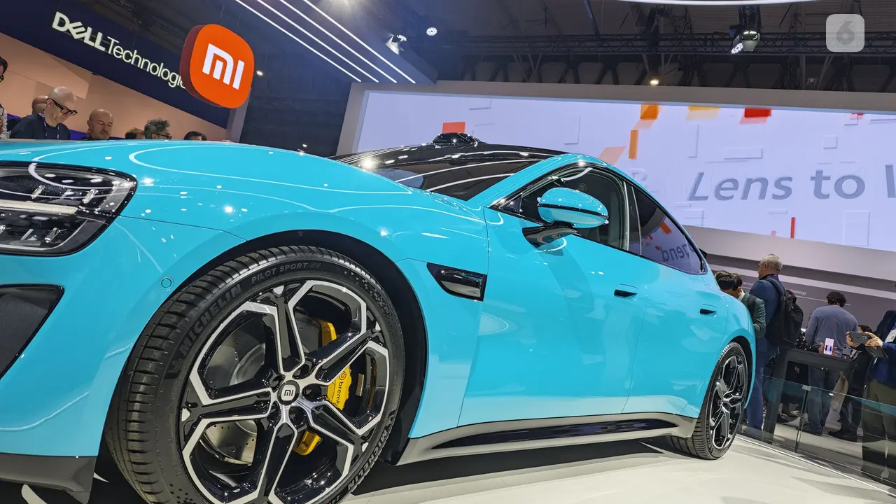 Xiaomi pamer mobil listrik Xiaomi SU7 di MWC 2024. Liputan6.com/Iskandar