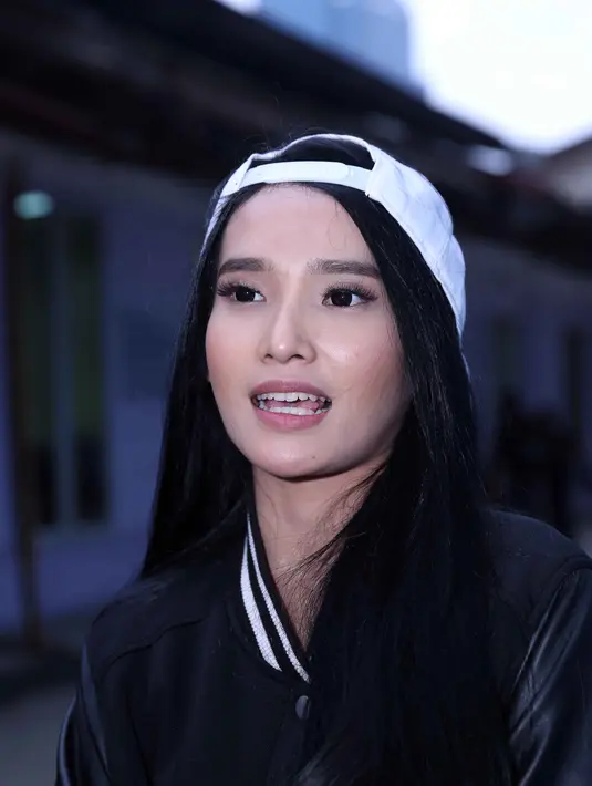 Beberapa FTV pun kerap ia bintangi, Aaron Ashab sering dipartnerkan dengannya ketika beradu akting. (Nurwahyunan/Bintang.com)