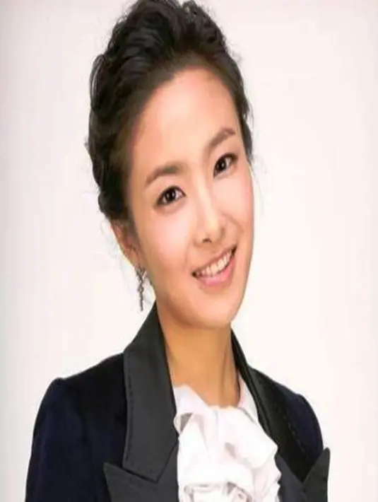 Song Ji Seon presenter acara olahraga asal Korea Selatan. Tanggal 23 Mei 2011, Ji Seon bunuh diri dengan cara terjun bebas dari lantai 19 Apartemennya di Seoul. Ji Seon bunuh diri karena mengalami putus cinta dengan atlit baseball. (soompi/Bintang.com)