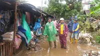 Korban banjir bandang Garut di blok Cimacan, Desa Jayaraga, Kecamatan Tarogong Kidul, membutuhkan selimut dan obat-obatan. (Liputan6.com/ Jayadi Supriadin)