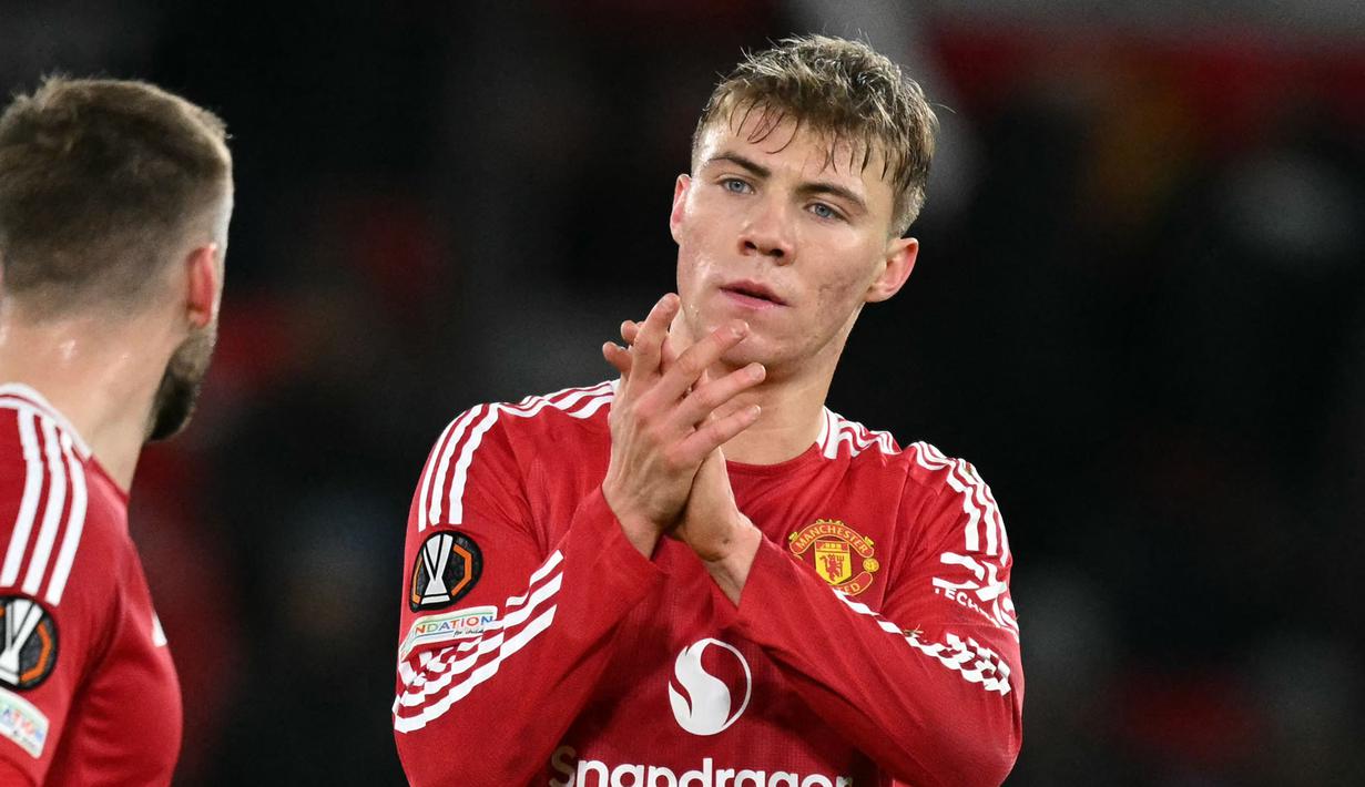 Kemenangan ini menjadi yang pertama untuk pelatih Ruben Amorim sejak menangani Manchester United menggantikan Erik ten Hag. Kemenangan ini juga mengerek posisi Manchester United naik ke peringkat ke-12 di klasemen Liga Europa dengan sembilan poin dari lima laga. (Oli SCARFF/AFP)