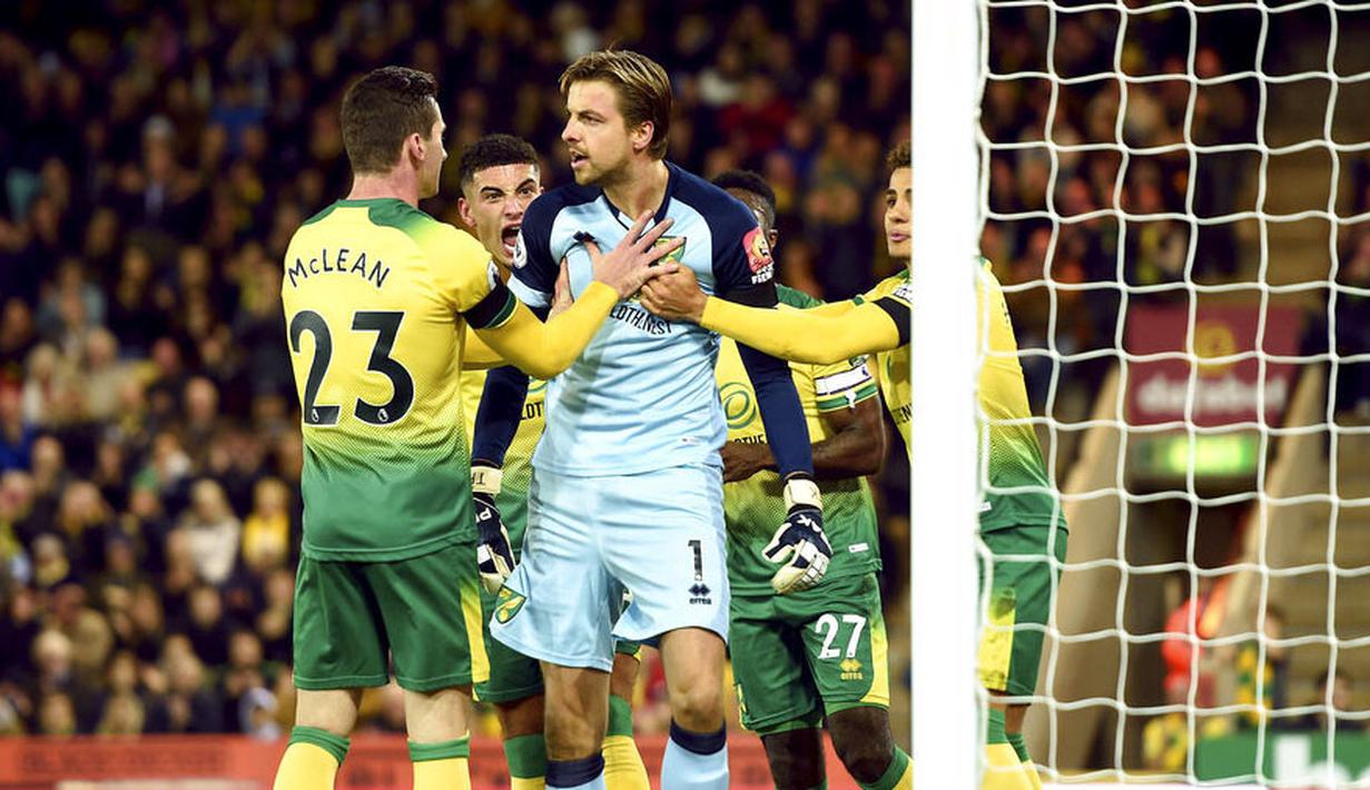 Dengan 21 poin dari 35 laga, Norwich City tak bisa lagi mengejar posisi aman di Premier League. (AP/Joe Gidden)