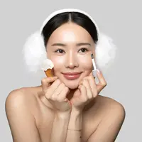 Gaya hidup yang padat sering membuat kulit, terutama area bawah mata, tampak lelah dan kurang terawat. Hybrid Concealer 3-in-1 hadir sebagai solusi. (Foto: Studio Tropik.doc)
