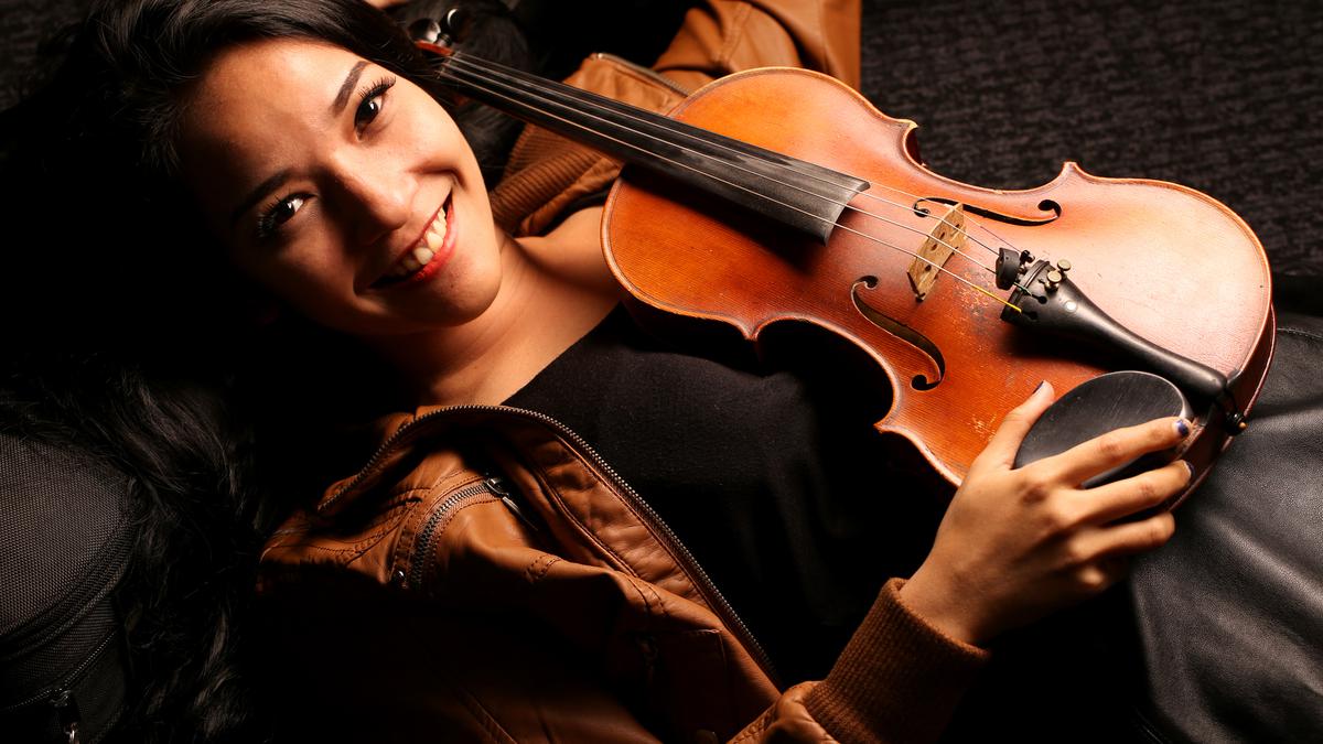 Ava Victoria: Being a Violinist is Sexy! - Photo Fimela.com