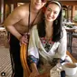 Postingan foto ini langsung membuat para penggemar histeris, lantaran Seungri dalam keadaan topless. (Instagram/@ralineshah)