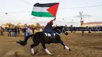 Aksi pria Palestina saat menunggangi kudanya selama mengikuti Arabian Horse Show di Kota Gaza, Palestina (3/3). Ajang yang digelar di Gaza ini sebagai unjuk kebolehan warga Gaza yang ahli mengendalikan dan menjinakkan kuda. (AFP Photo / Mohammed Abed)