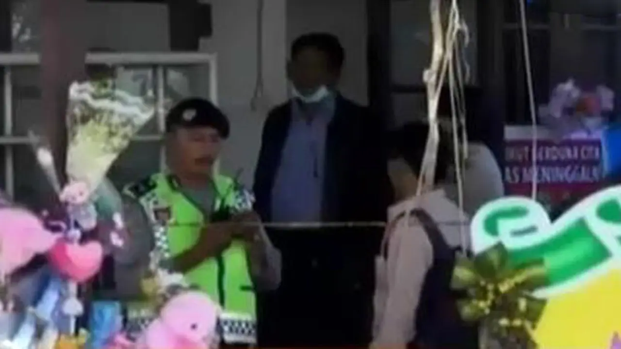 Polisi Kembali Olah TKP Kumpulkan Barang Bukti di Kamar Margriet