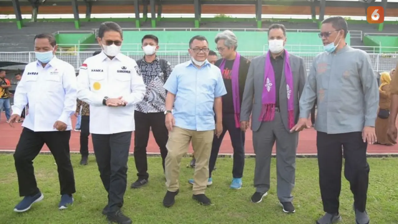 Presiden AMFC Mohammad Alddausari (kedua kanan), meninjau lapangan
