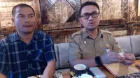 Devo Khadaffi, Ketua Pengprov PBSI Sulsel, dan Atman Amir, selalu ketua panpel, menggelar konferensi pers perhelatan Astec Open 2017, di Makassar, Senin (15/5/2017). (Bola.com/Abdi Satria)