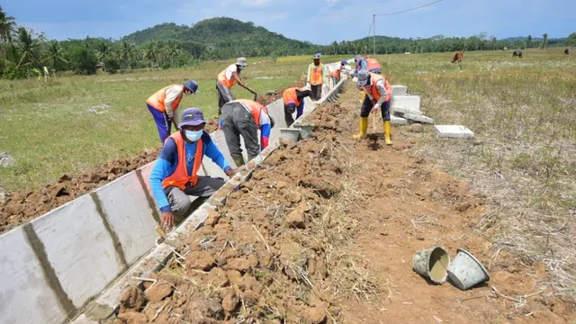 Program Padat Karya Tunai, salah satunya Program Percepatan Peningkatan Tata Guna Air Irigasi (P3TGAI)