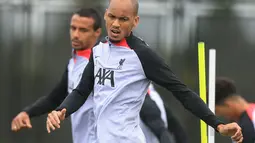 Gelandang Liverpool asal Brasil Fabinho mengambil bagian  dalam sesi latihan menjelang menjelang pada laga perdana Liga Champions Grup A kontra Napoli di tempat latihan Liverpool di Liverpool, Inggris barat laut, Selasa (6/9/2022). Meskipun berstatus tim tamu, Liverpool tetap menjadi yang difavoritkan untuk merengkuh tiga poin penuh. (Photo by Lindsey Parnaby / AFP)