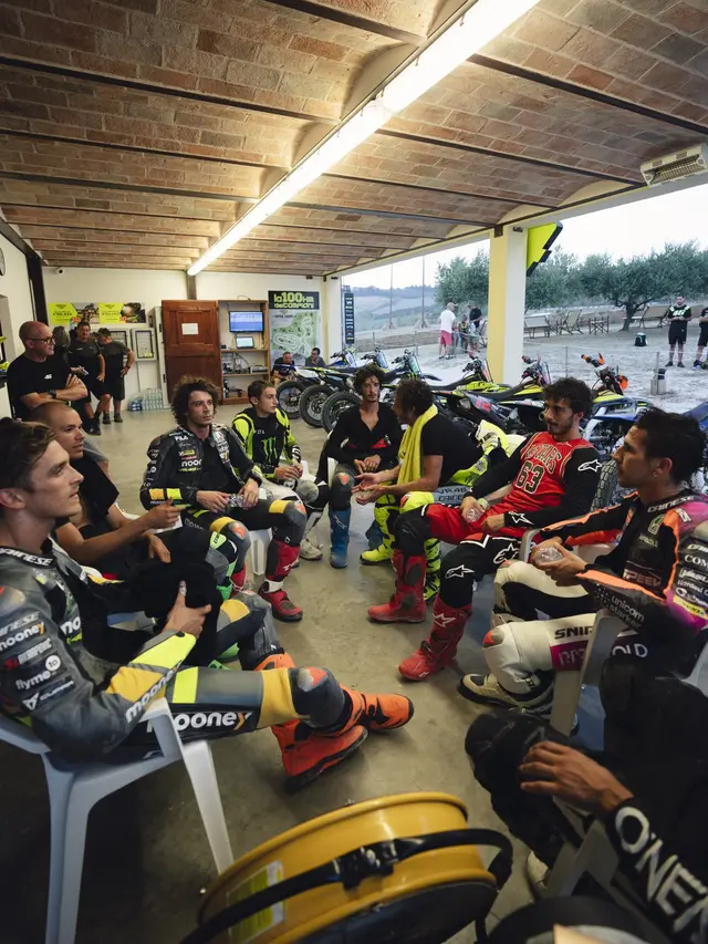Valentino Rossi Bersama Pembalap Akademi VR46