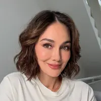 Makeup Artist @nooibeauty baru saja mengunggah klien terbarunya. Klien tersebut sudah tak asing lagi, yaitu Luna Maya. Sang MUA pun menggunggah beberapa foto Luna Maya hasil makeupnya di media sosialnya. [@nooibeauty]