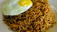 Mie goreng (Via: wowshcak.com)