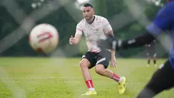 Angelo berharap tim asuhannya dapat menggelar uji coba dalam waktu dekat untuk mengukur perkembangan tim. Hanya saja, ia tak memerinci calon lawan yang pas untuk Marko Simic Cs. (Foto: Dok. Humas Persija Jakarta)