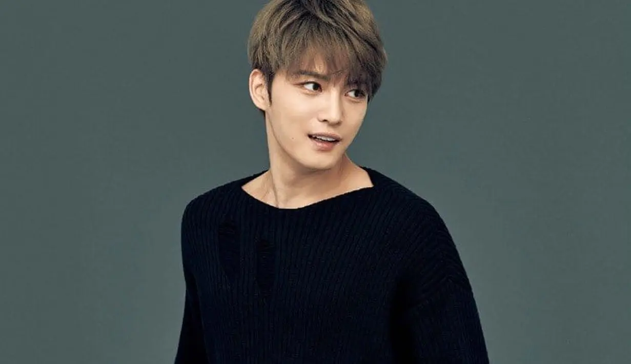 Jaejoong dikenal sebagai idol yang punya wajah tampan menawan. Meskipun usianya sudah 32 tahun, akan tetapi wajahnya masih terlihat muda. (Foto: Soompi.com)