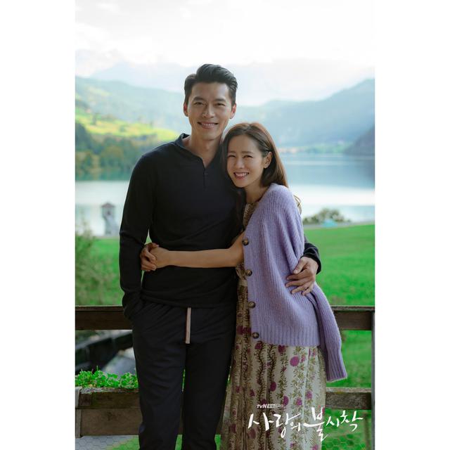 Hyun Bin dan Son Ye Jin dalam Crash Landing on You.  (Twitter/ CJnDrama)
